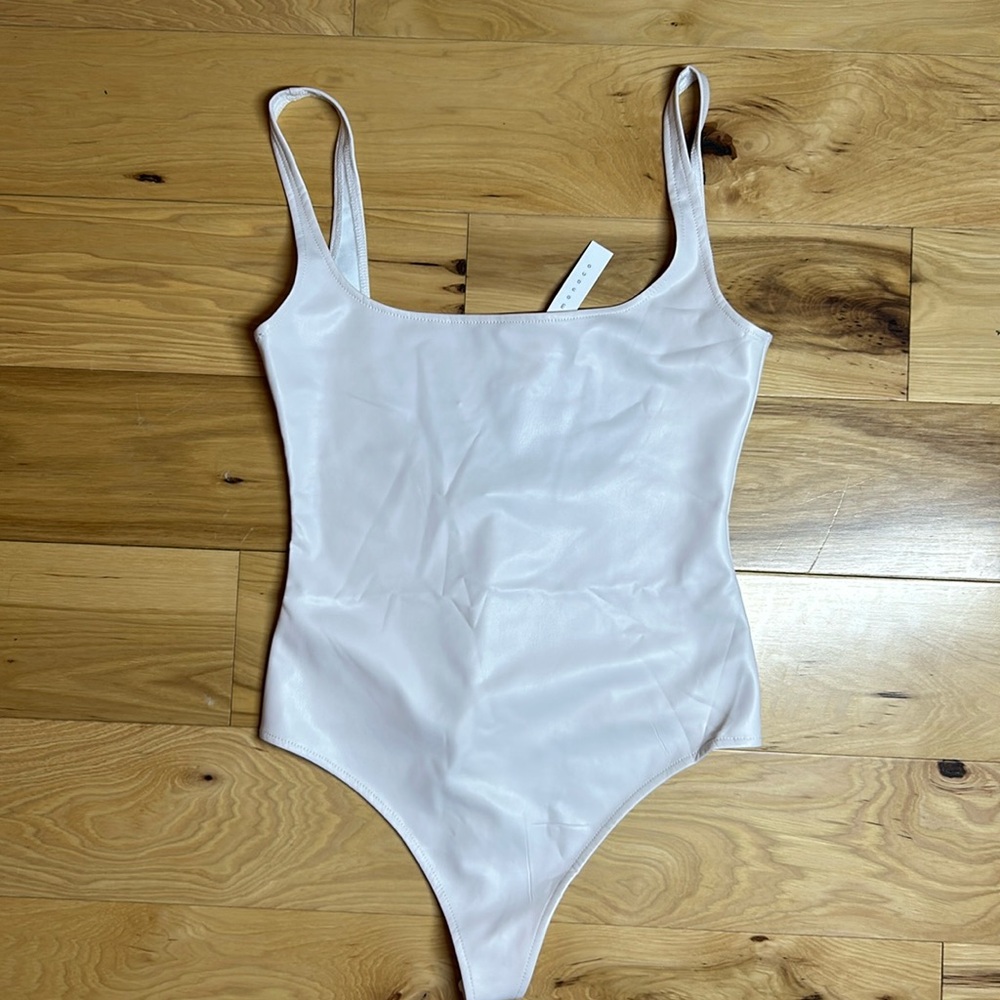 NWT Susana Monico Cream Faux Leather Low Back Tank Bodysuit | Size Medium